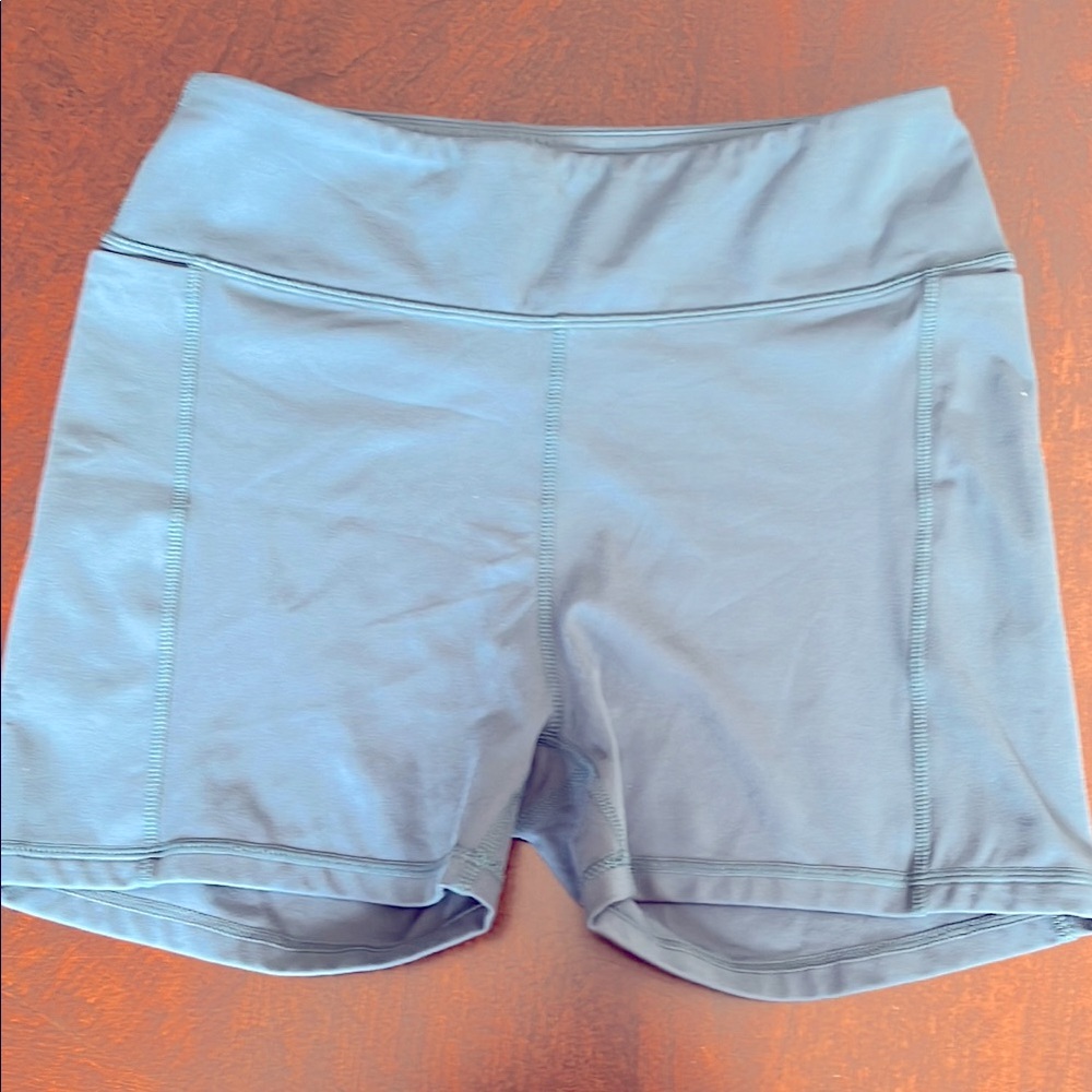 Senita Athletics medium teal shorts